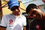 Bruno Senna (HRT) und Karun Chandhok (HRT) 