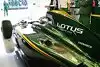 Bild zum Inhalt: Lotus: Zwei Profis gehen Hand in Hand