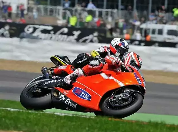 Ben Spies überholt Nicky Hayden Titel-Bild zur News: Ben Spies überholt Nicky Hayden