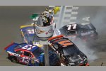 Der Massencrash mit Denny Hamlin, Max Papis, Sam Hornish Jr. und Martin Truex Jr.