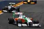 Vitantonio Liuzzi (Force India) vor Nico Rosberg (Mercedes) 