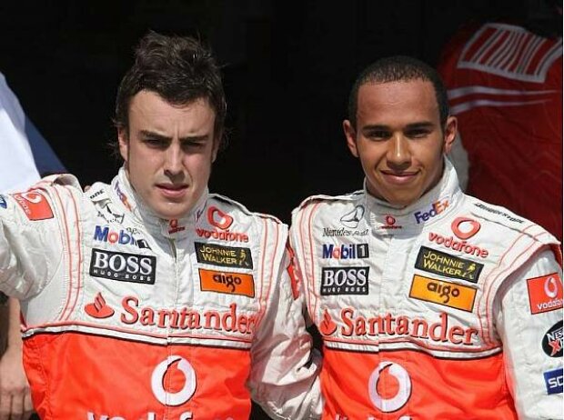 Titel-Bild zur News: Fernando Alonso und Lewis Hamilton