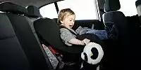Auch im Urlaub muss das Kind in den Kindersitz