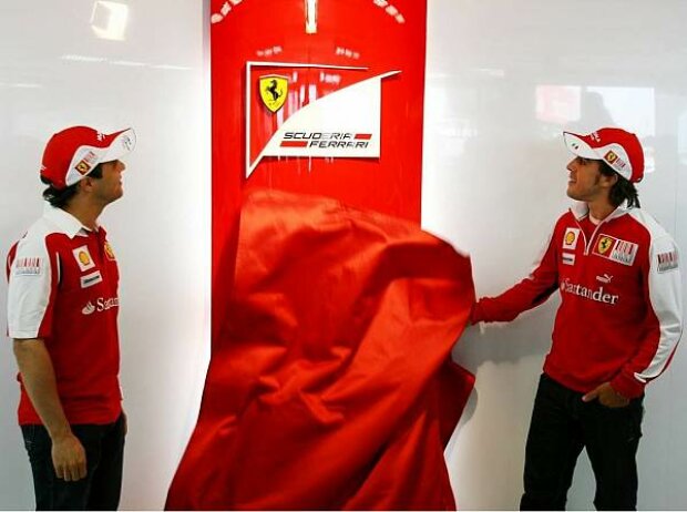 Titel-Bild zur News: Felipe Massa, Fernando Alonso und das neue Ferrari-Logo