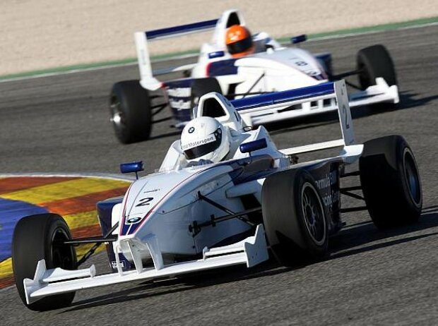 Titel-Bild zur News: Formula BMW Racing Center