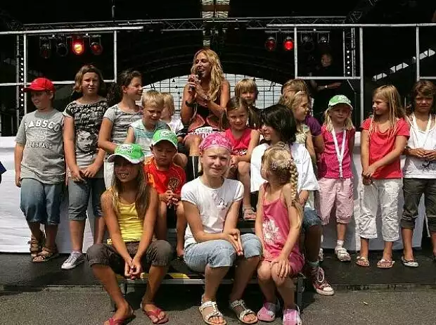 Loona Titel-Bild zur News: Loona