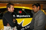 Tiago Monteiro (SR) im Gespräch mit Karun Chandhok (HRT) 
