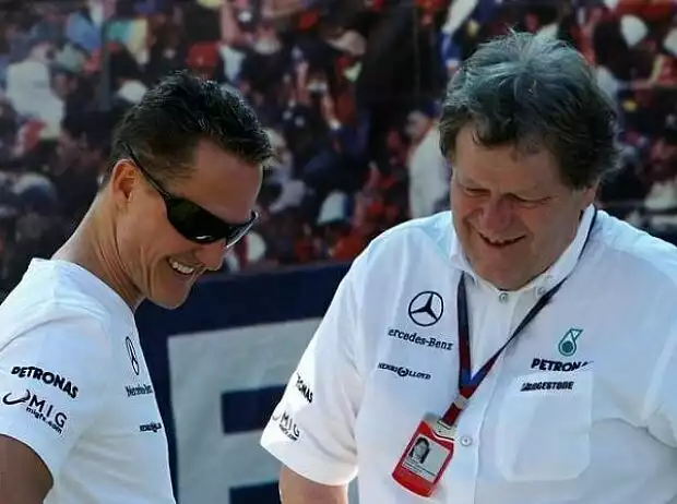 Michael Schumacher, Norbert Haug (Mercedes-Motorsportchef) Titel-Bild zur News: Michael Schumacher, Norbert Haug (Mercedes-Motorsportchef)