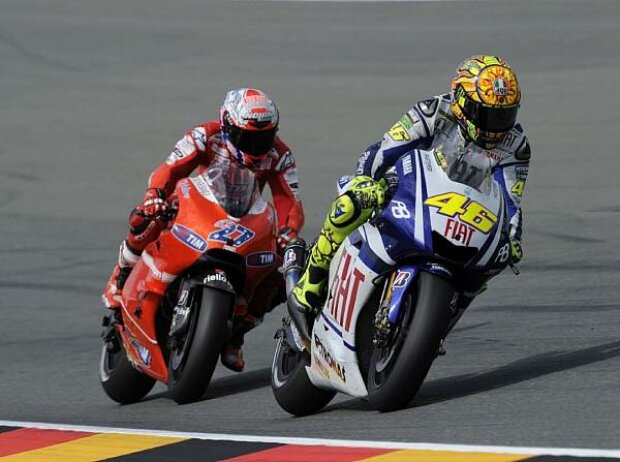 Valentino Rossi vor Casey Stoner