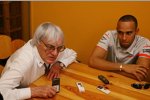 Bernie Ecclestone (Formel-1-Chef) mit Lewis Hamilton (McLaren)