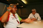 Vijay Mallya (Teameigentümer) und Bernie Ecclestone (Formel-1-Chef)