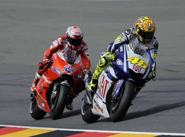 Valentino Rossi vor Casey Stoner Valentino Rossi vor Casey Stoner