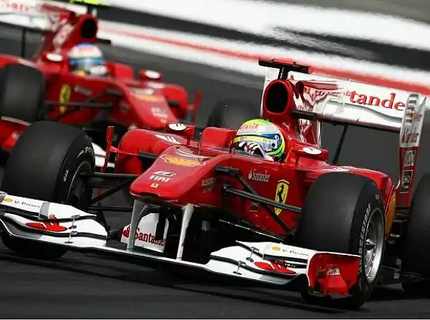 Felipe Massa vor Fernando Alonso Titel-Bild zur News: Felipe Massa vor Fernando Alonso