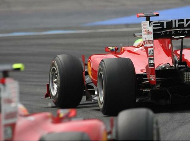 Felipe Massa vor Fernando Alonso Felipe Massa vor Fernando Alonso