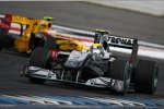 Nico Rosberg (Mercedes) Vitaly Petrov (Renault) 
