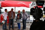 Andy Priaulx (BMW Team RBM) im Gespräch mit den TV-Moderatoren
