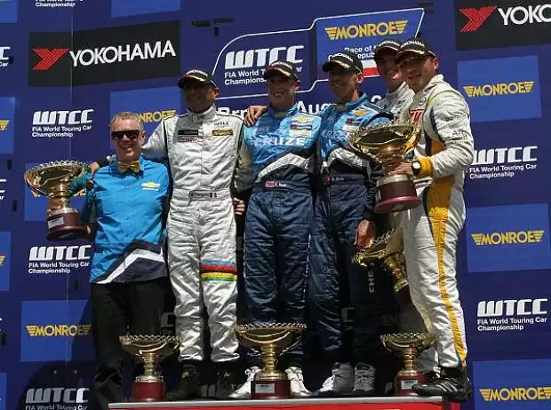 Titel-Bild zur News: Gabriele Tarquini, Darryl O, Alain Menu, Robert Huff
