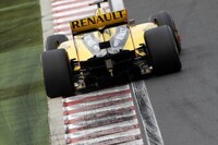 Bild zum Inhalt: Renault: Petrov top - Böser Schnitzer an der Box