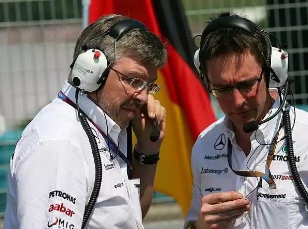 Titel-Bild zur News: Michael Schumacher, Ross Brawn (Teamchef)