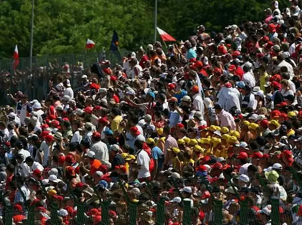 Zuschauer am Hungaroring Titel-Bild zur News: Zuschauer am Hungaroring