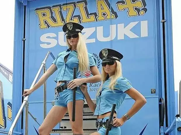 Titel-Bild zur News: Rizla-Girls, Suzuki