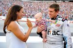 Carl Edwards (Roush) mit Frau und Kind