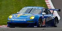 Bild zum Inhalt: Zwei Porsche in Ungarn auf dem Podest