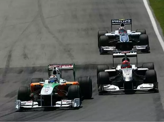 Titel-Bild zur News: Adrian Sutil vor Michael Schumacher und Nico Hülkenberg