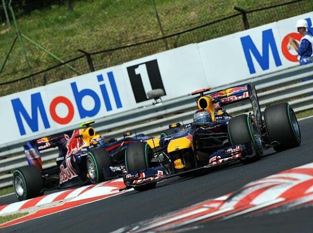 Titel-Bild zur News: Sebastian Vettel vor Mark Webber