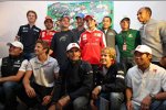 Gruppenfoto um Jubilar Rubens Barrichello (Williams) 