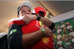 Felipe Massa (Ferrari) gratuliert Rubens Barrichello (Williams) zum 300. Grand Prix