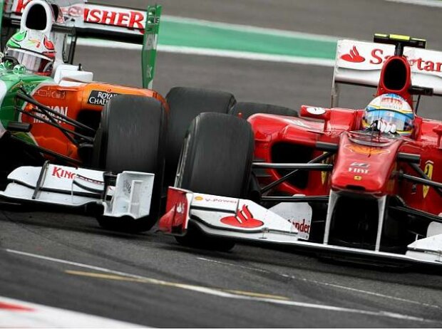 Vitantonio Liuzzi und Fernando Alonso Vitantonio Liuzzi und Fernando Alonso