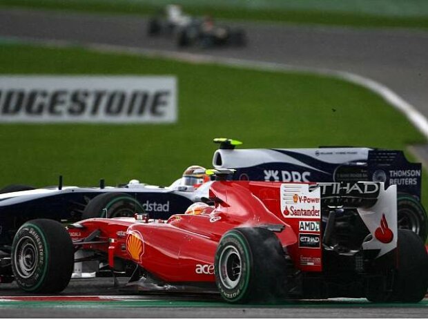 Kollision zwischen Fernando Alonso und Rubens Barrichello Kollision zwischen Fernando Alonso und Rubens Barrichello