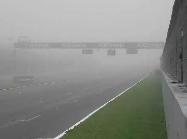 Zielgerade in Oschersleben bei Nebel Titel-Bild zur News: Zielgerade in Oschersleben bei Nebel