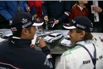 Andy Priaulx (BMW Team RBM) und Augusto Farfus (BMW Team RBM) bei der Autogrammstunde