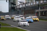 Andy Priaulx (BMW Team RBM) gewinnt den Start zu Lauf 2