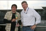 Motorsport-Total.com-Chefredakteur Christian Nimmervoll und Ross Brawn (Teamchef) bei der Preisübergabe