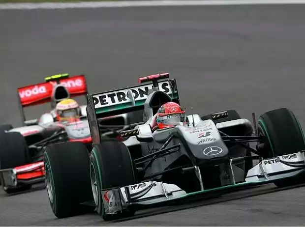 Michael Schumacher vor Lewis Hamilton Titel-Bild zur News: Michael Schumacher vor Lewis Hamilton