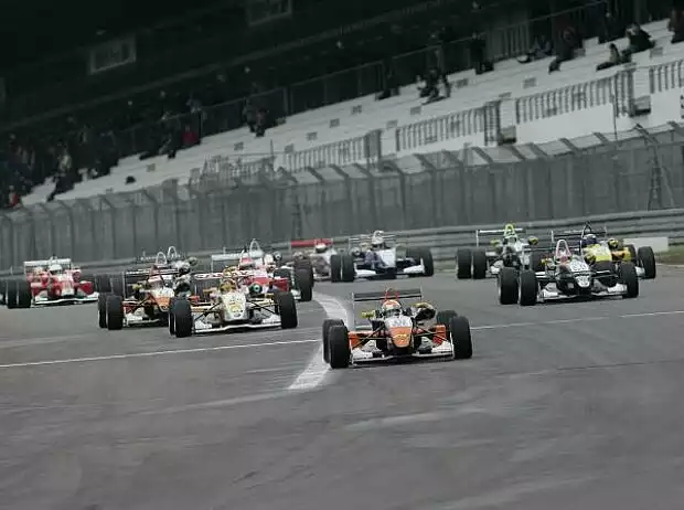 Start am Nürburgring Titel-Bild zur News: Start am Nürburgring