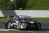 Bild zum Inhalt: Winkelhock fasst sich an die eigene Nase