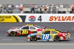 Greg Biffle (Roush) vor Kyle Busch (Gibbs) 