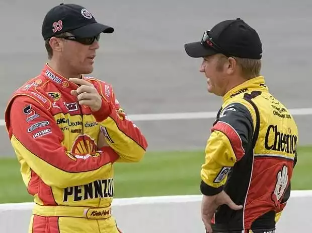 Clint Bowyer, Kevin Harvick Titel-Bild zur News: Clint Bowyer, Kevin Harvick