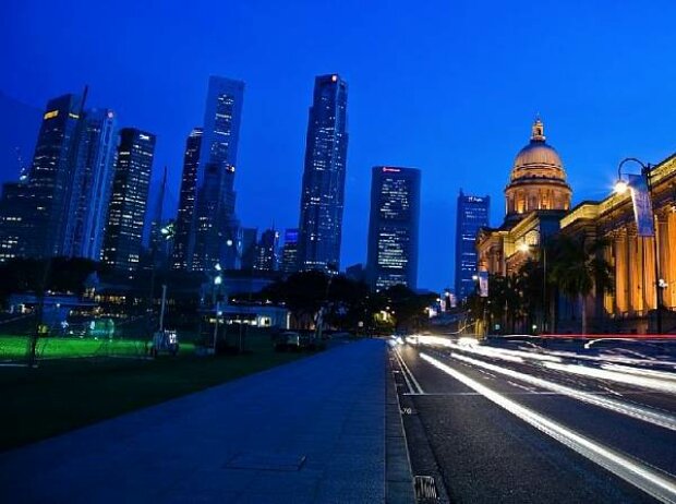 Titel-Bild zur News: Nachtrennen in Singapur