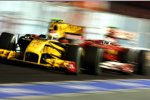 Vitaly Petrov (Renault) vor Fernando Alonso (Ferrari) 