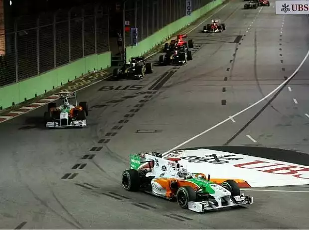 Titel-Bild zur News: Adrian Sutil vor Vitantonio Liuzzi