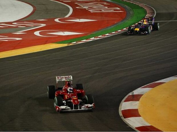 Fernando Alonso vor Sebastian Vettel Fernando Alonso vor Sebastian Vettel