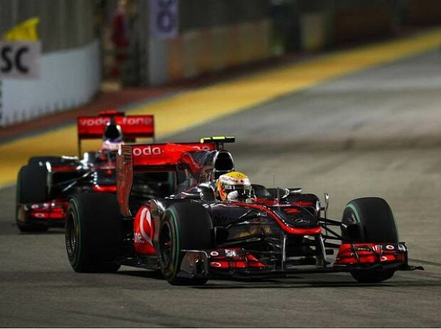 Lewis Hamilton vor Jenson Button