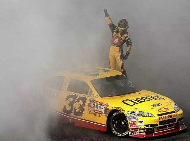 Clint Bowyer Titel-Bild zur News: Clint Bowyer