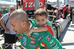  Tony Kanaan mit Youngster