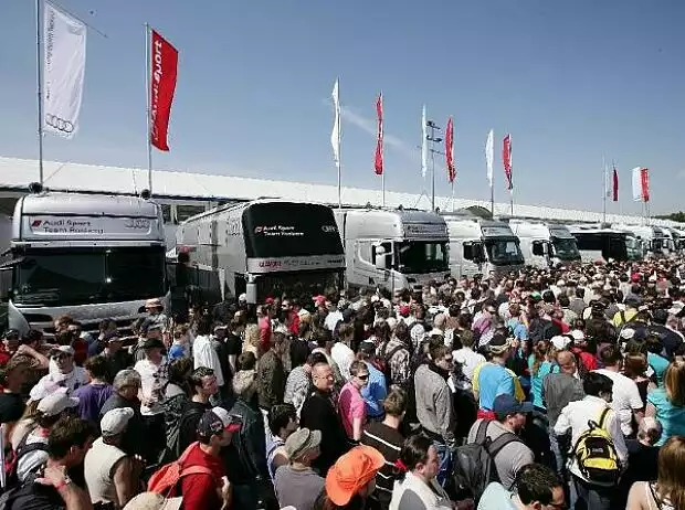 DTM-Fans in Hockenheim Titel-Bild zur News: DTM-Fans in Hockenheim